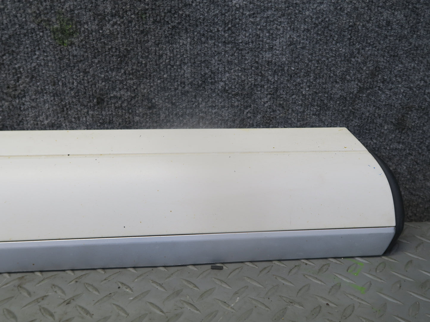 2008-2010 Porsche Cayenne 957 Front Left Door Lower Trim Molding 7L5837787
