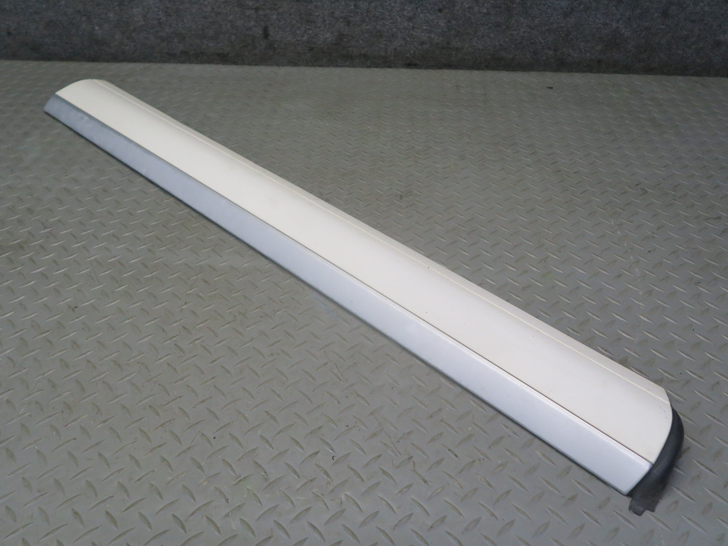 2008-2010 Porsche Cayenne 957 Front Left Door Lower Trim Molding 7L5837787