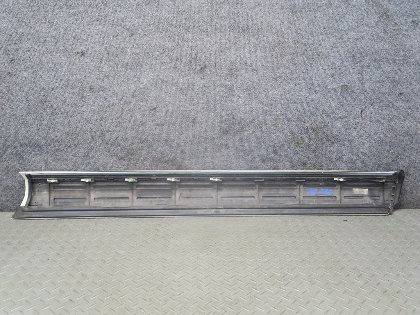 2008-2010 Porsche Cayenne 957 Front Left Door Lower Trim Molding 7L5837787