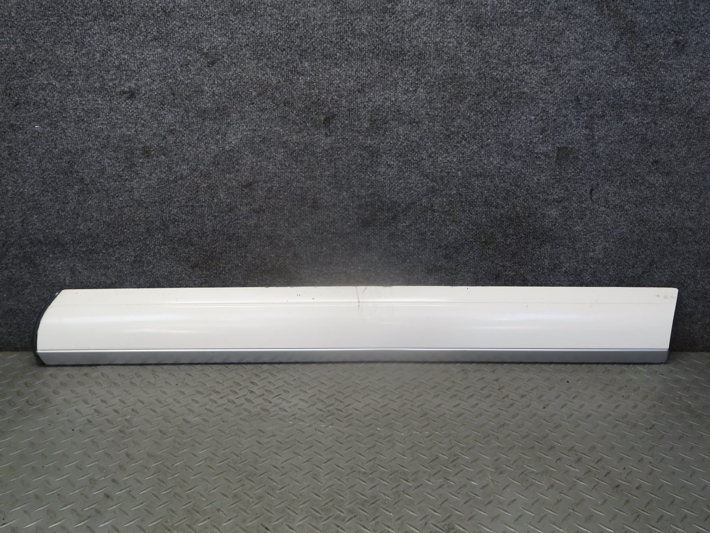 2008-2010 Porsche Cayenne 957 Front Right Door Lower Trim Molding 7L5839788