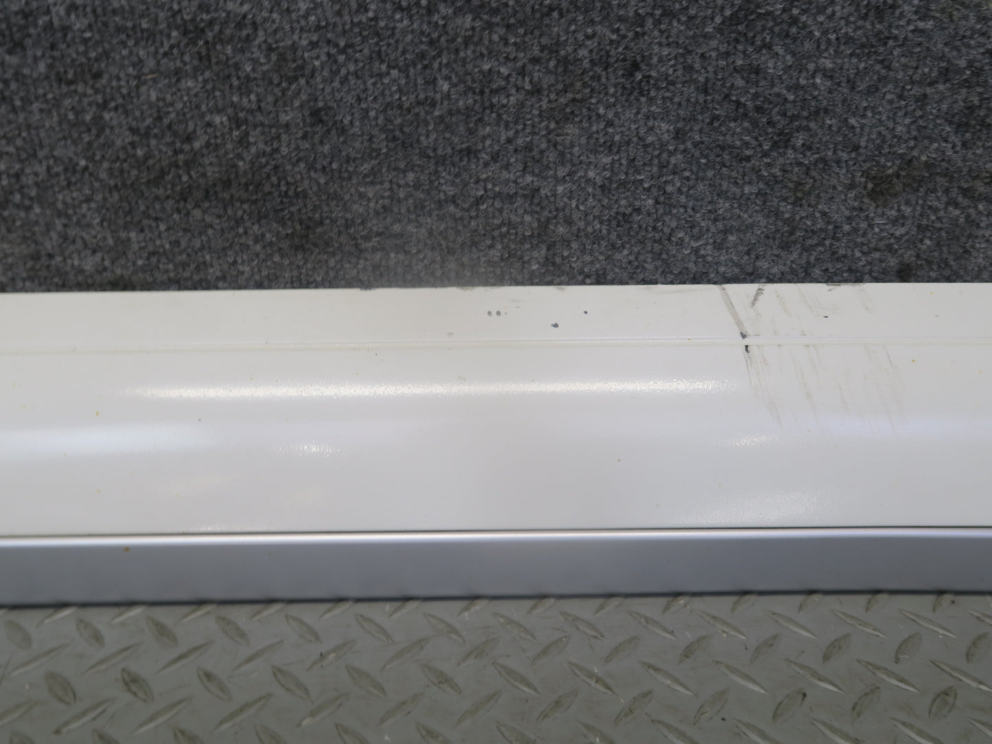 2008-2010 Porsche Cayenne 957 Front Right Door Lower Trim Molding 7L5839788