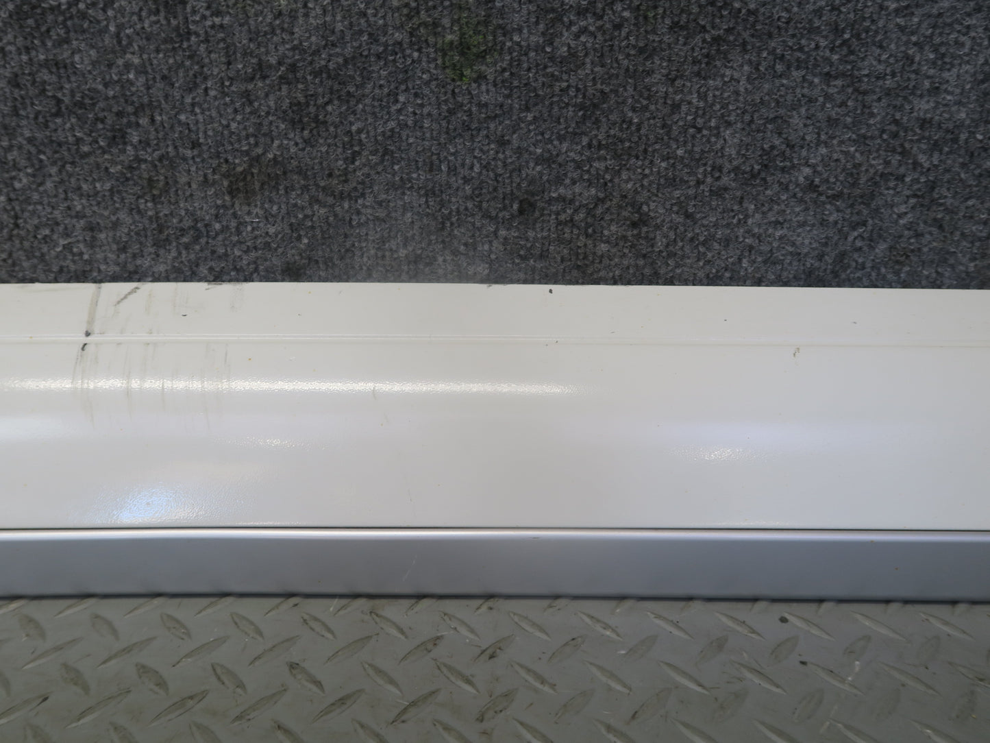 2008-2010 Porsche Cayenne 957 Front Right Door Lower Trim Molding 7L5839788
