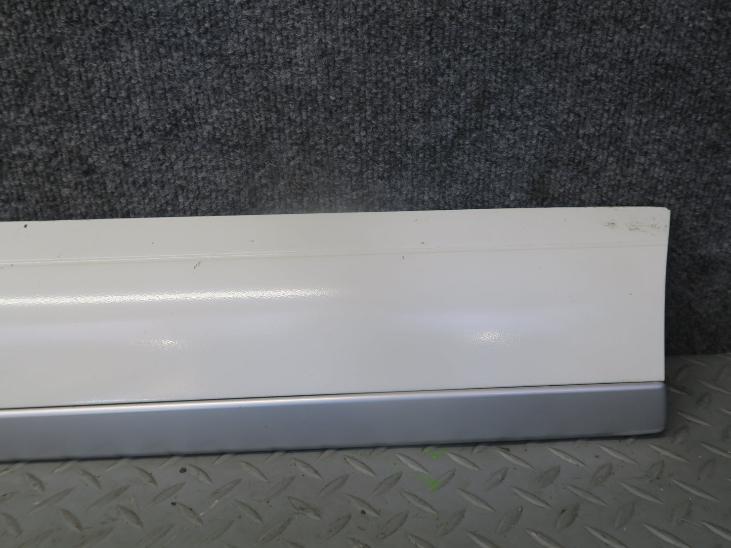 2008-2010 Porsche Cayenne 957 Front Right Door Lower Trim Molding 7L5839788