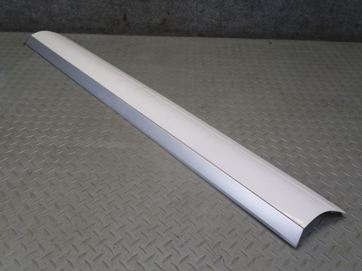2008-2010 Porsche Cayenne 957 Front Right Door Lower Trim Molding 7L5839788