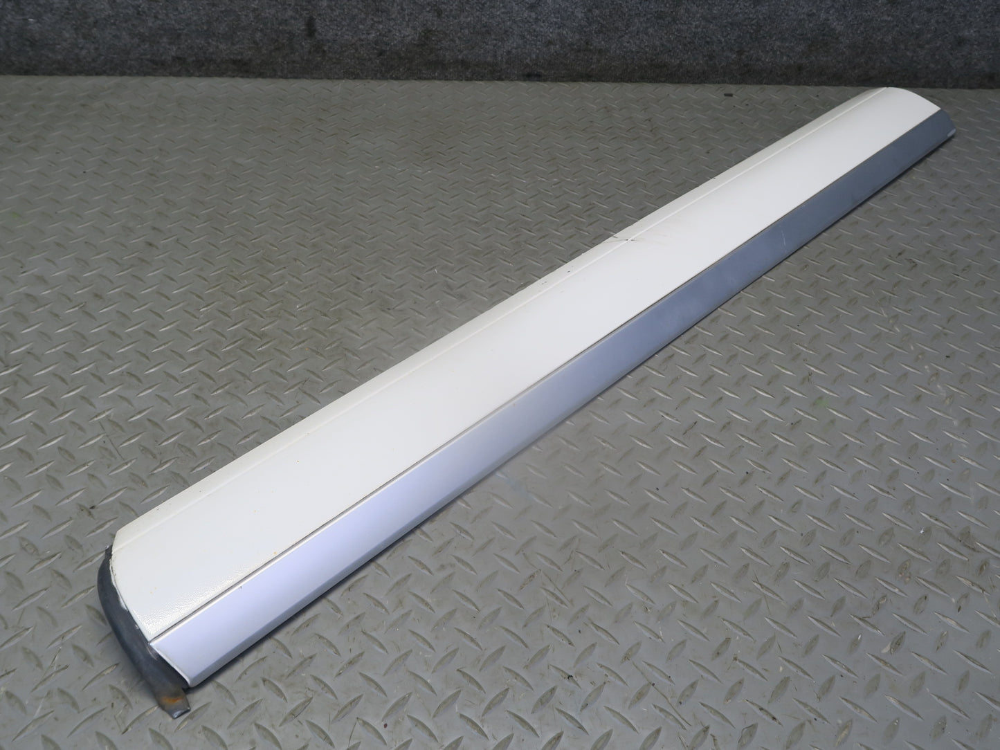2008-2010 Porsche Cayenne 957 Front Right Door Lower Trim Molding 7L5839788