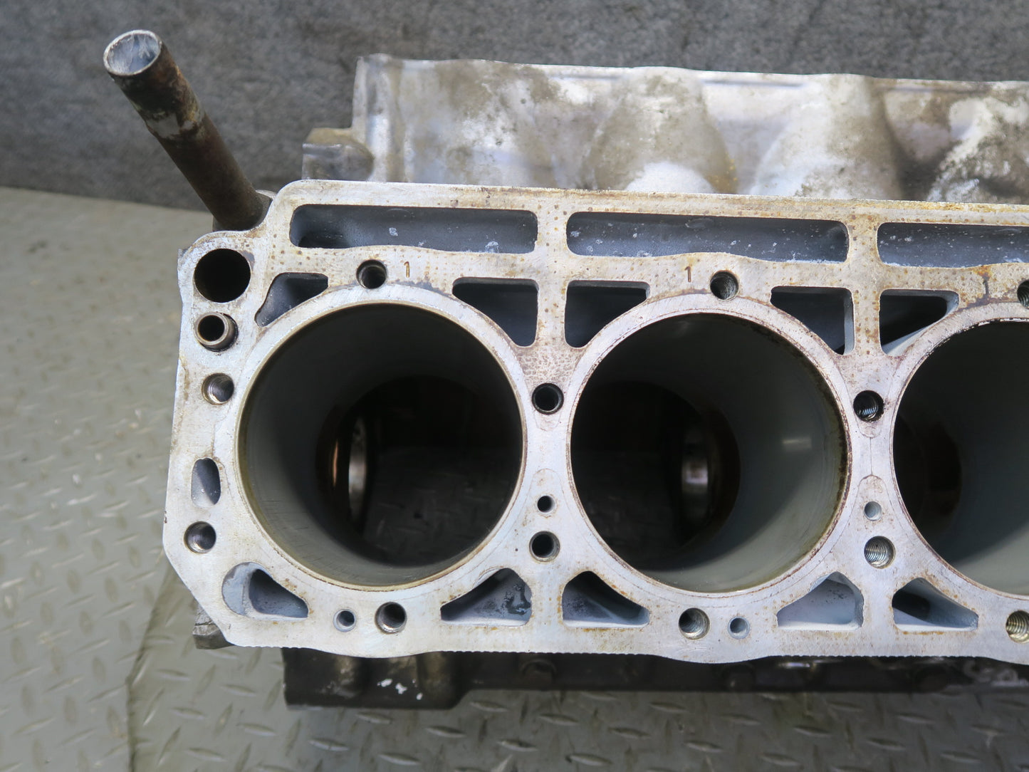 86-91 Mercedes W126 C126 5.5L M117 117.968 Engine Motor Block 1170112401 OEM