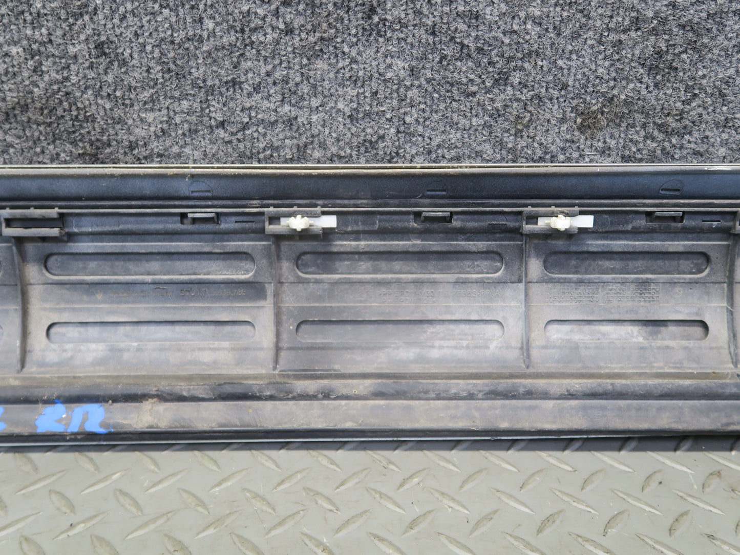 2008-2010 Porsche Cayenne 957 Rear Right Door Lower Trim Molding 7L5839788