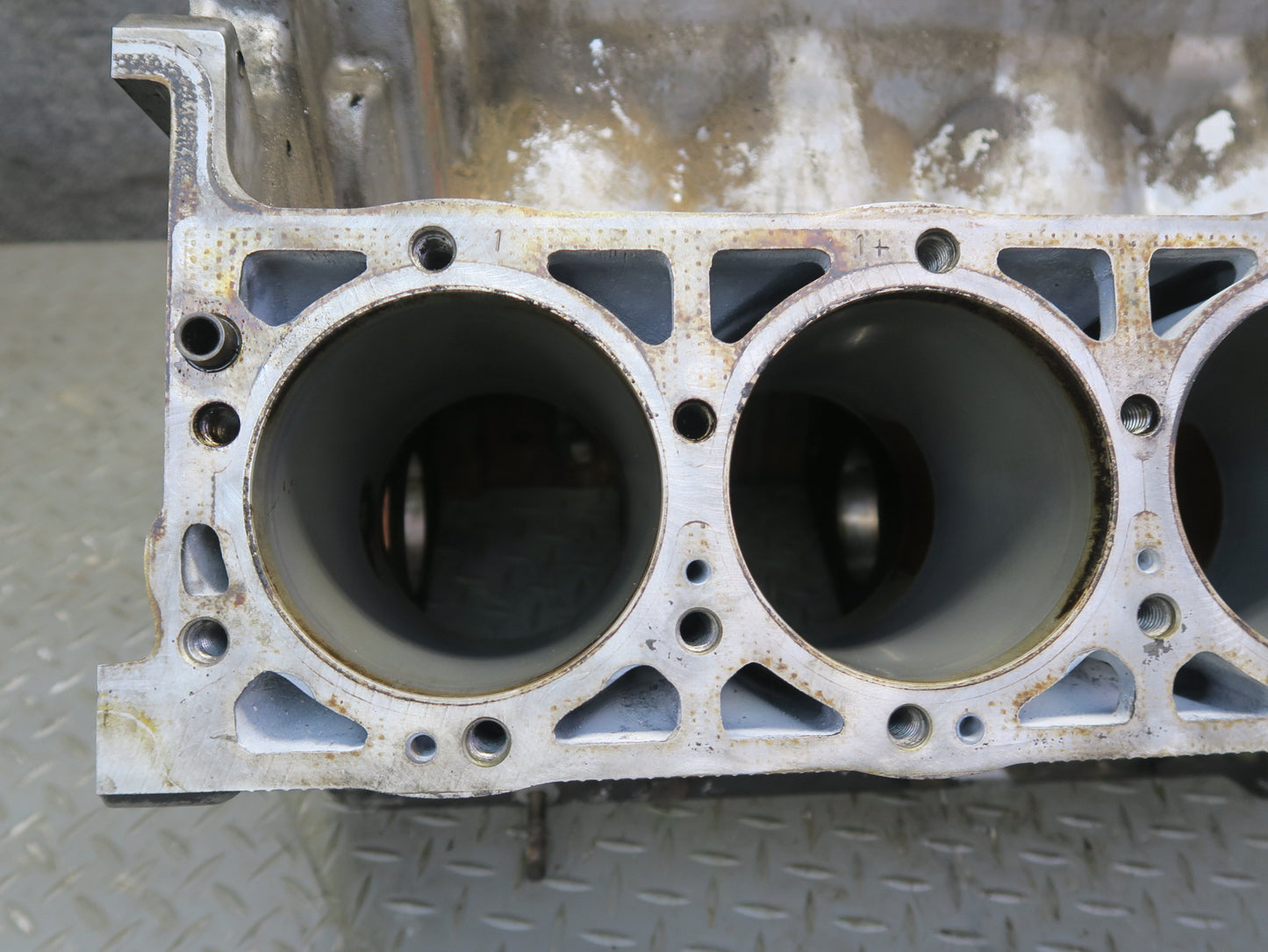 86-91 Mercedes W126 C126 5.5L M117 117.968 Engine Motor Block 1170112401 OEM