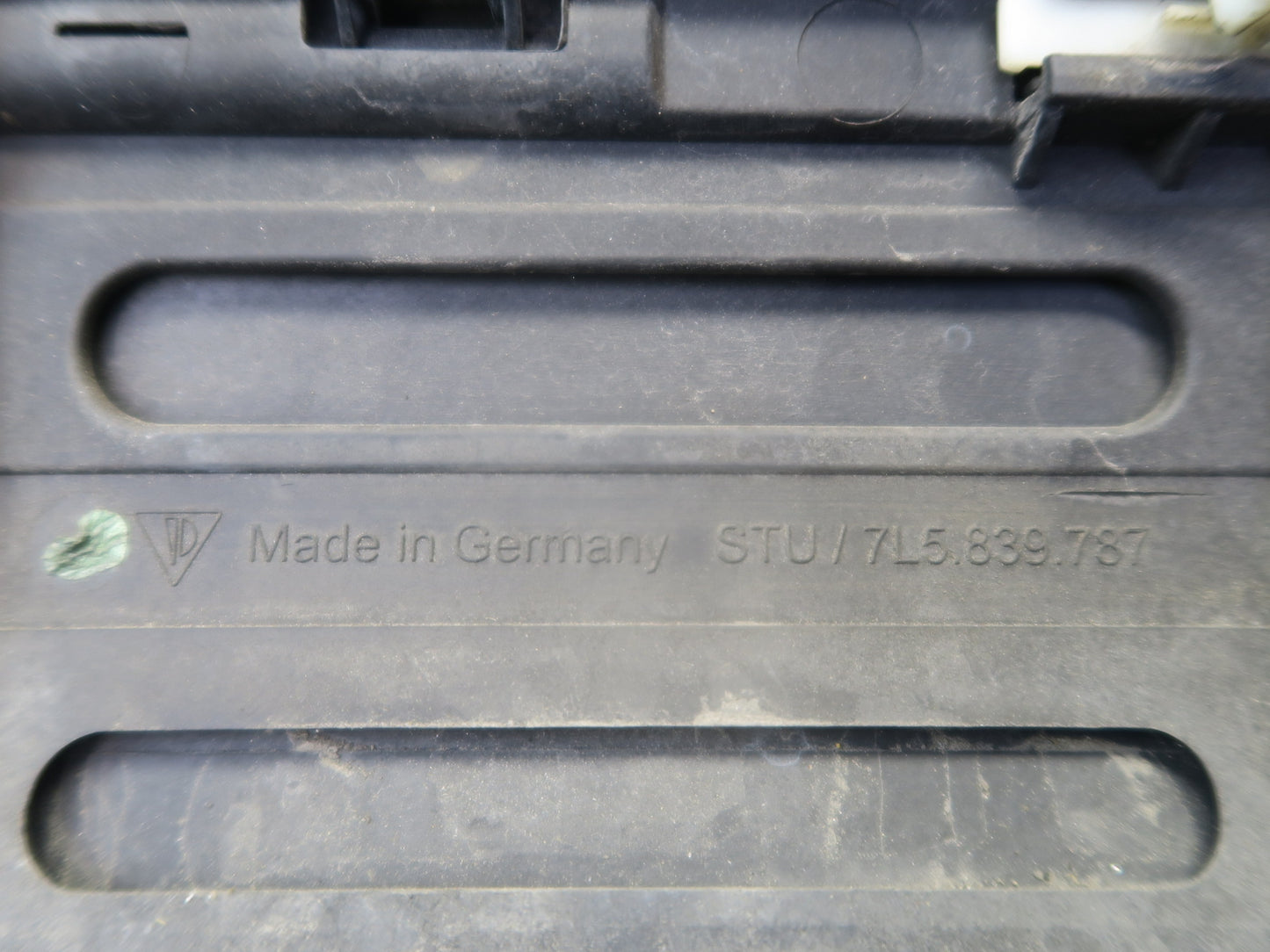 2008-2010 Porsche Cayenne 957 Rear Left Door Lower Trim Molding 7L5839787