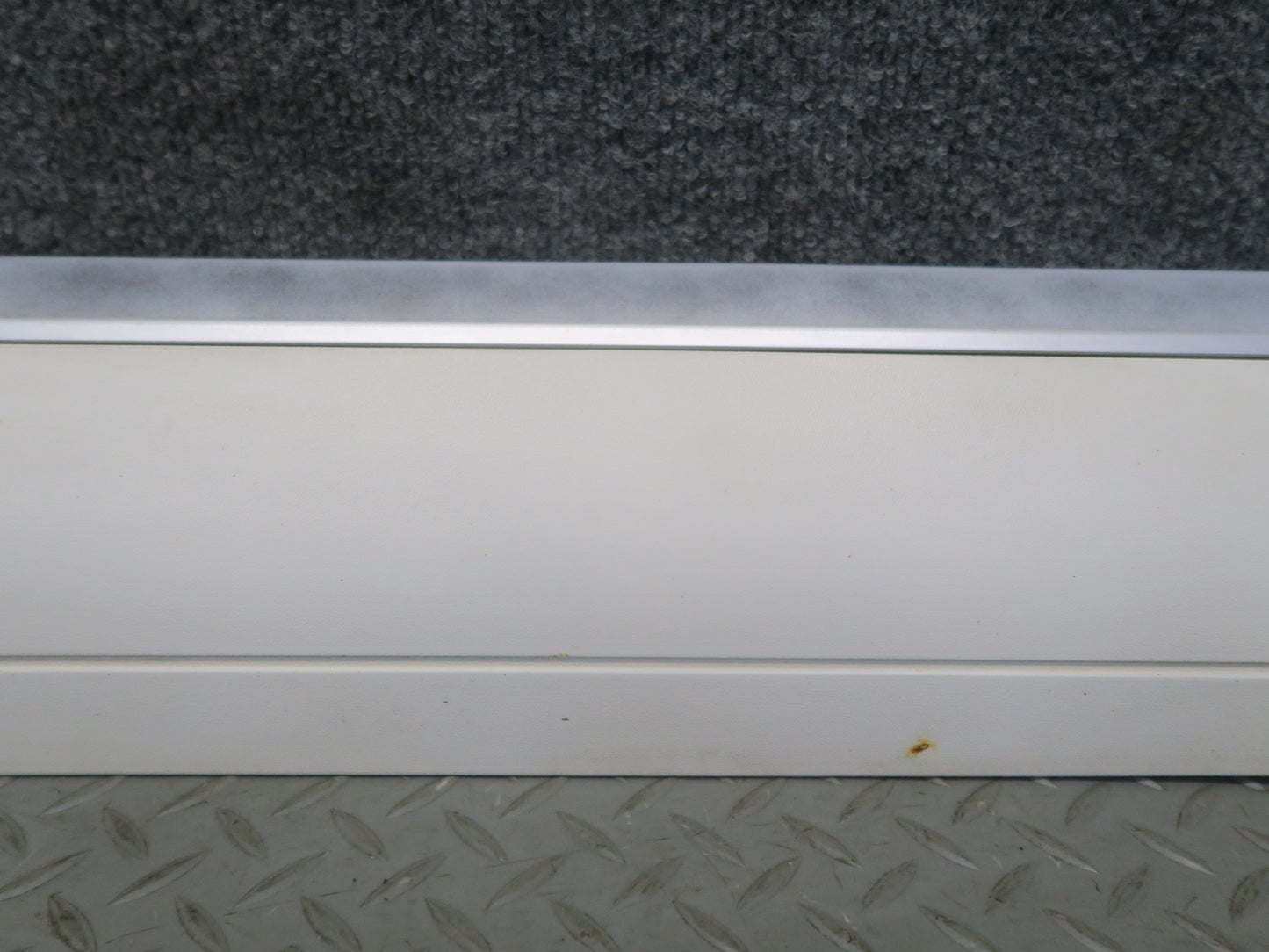 2008-2010 Porsche Cayenne 957 Rear Left Door Lower Trim Molding 7L5839787
