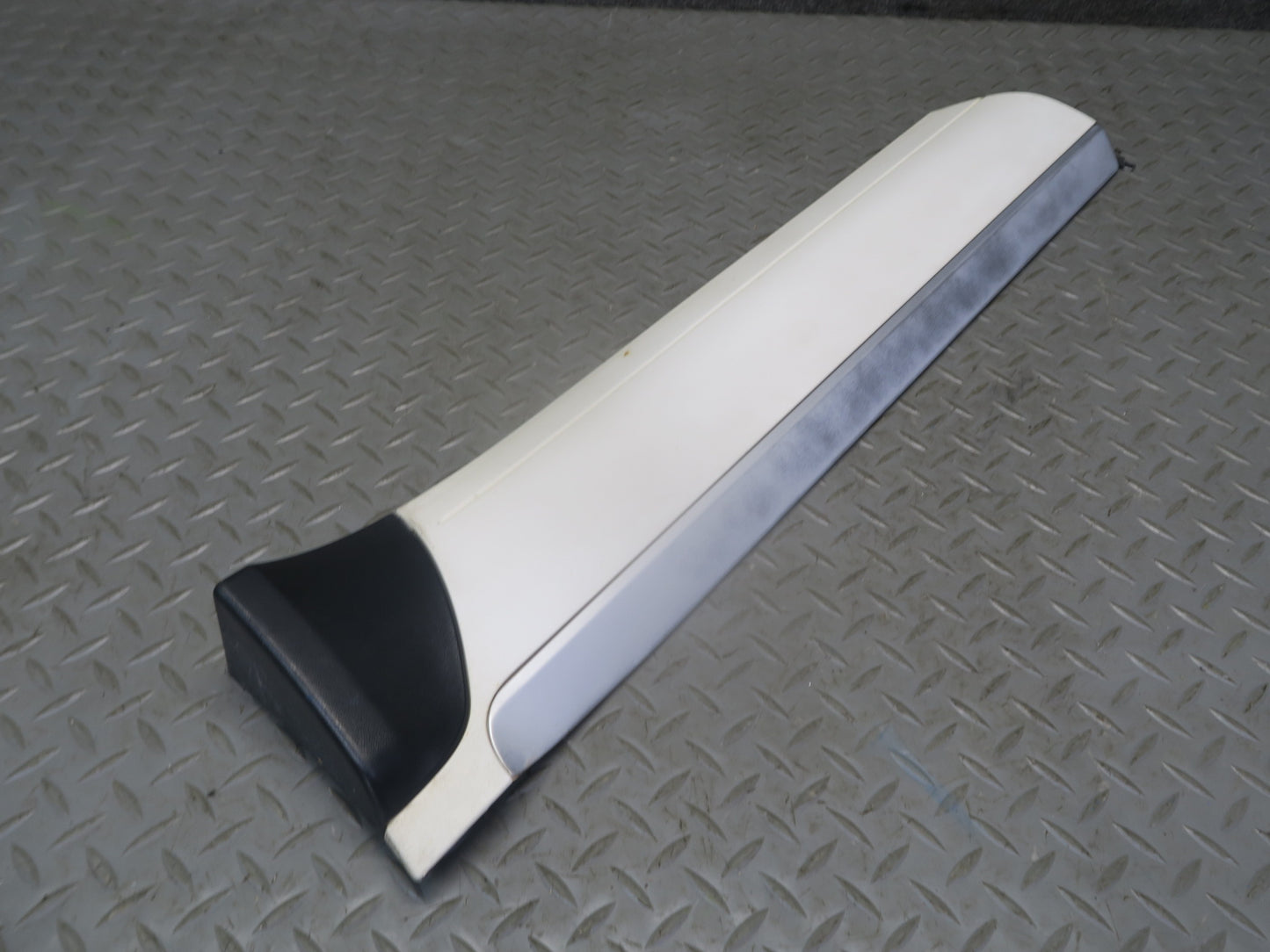 2008-2010 Porsche Cayenne 957 Rear Left Door Lower Trim Molding 7L5839787
