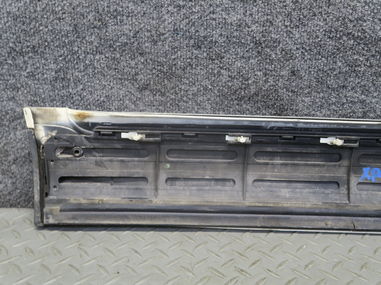 2008-2010 Porsche Cayenne 957 Rear Left Door Lower Trim Molding 7L5839787