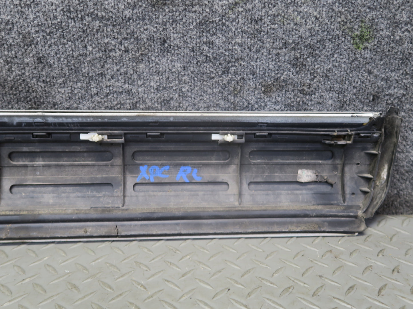2008-2010 Porsche Cayenne 957 Rear Left Door Lower Trim Molding 7L5839787