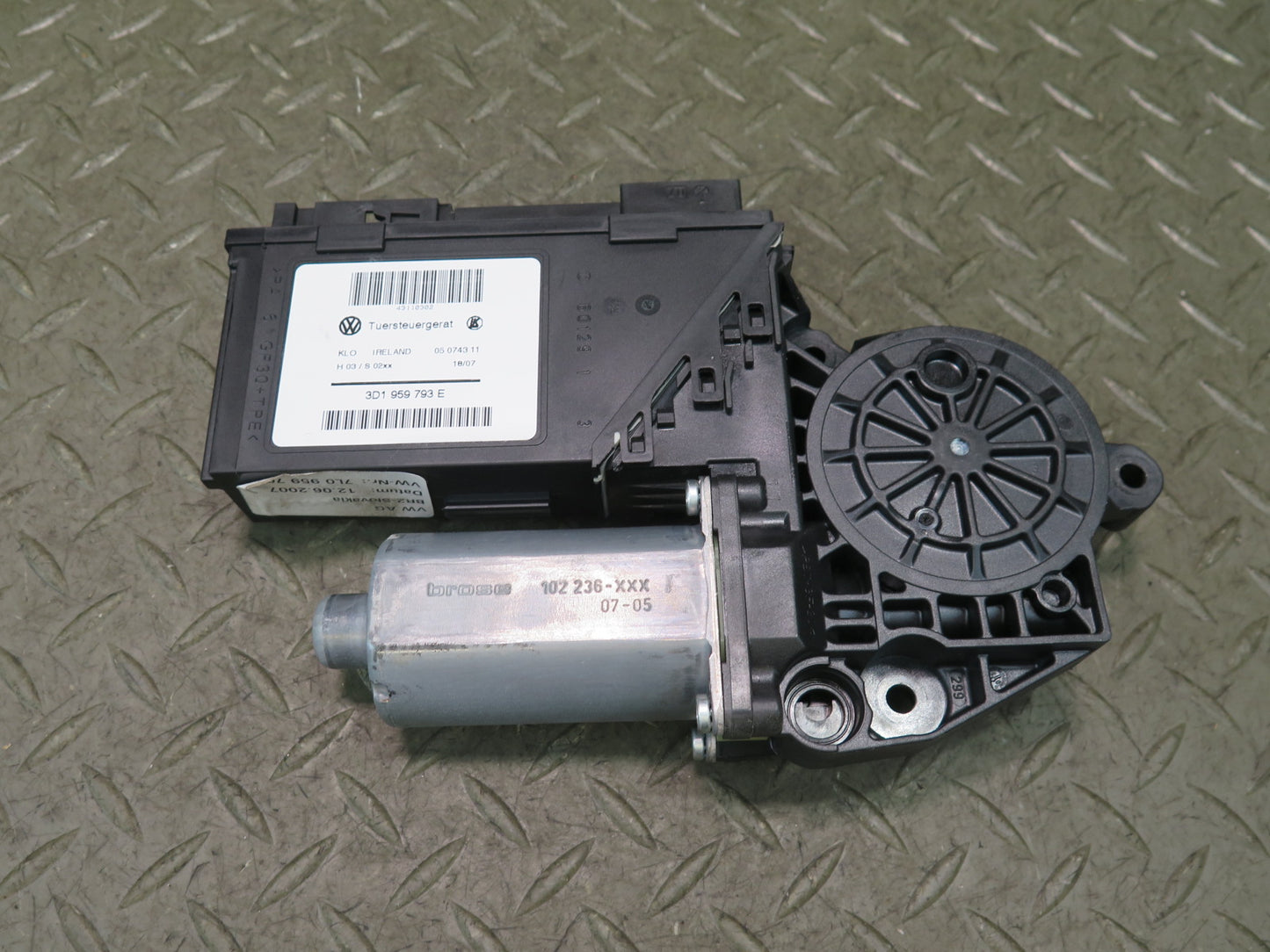 2003-2010 Porsche Cayenne 957 Front Left Door Window Motor 3D1959793E