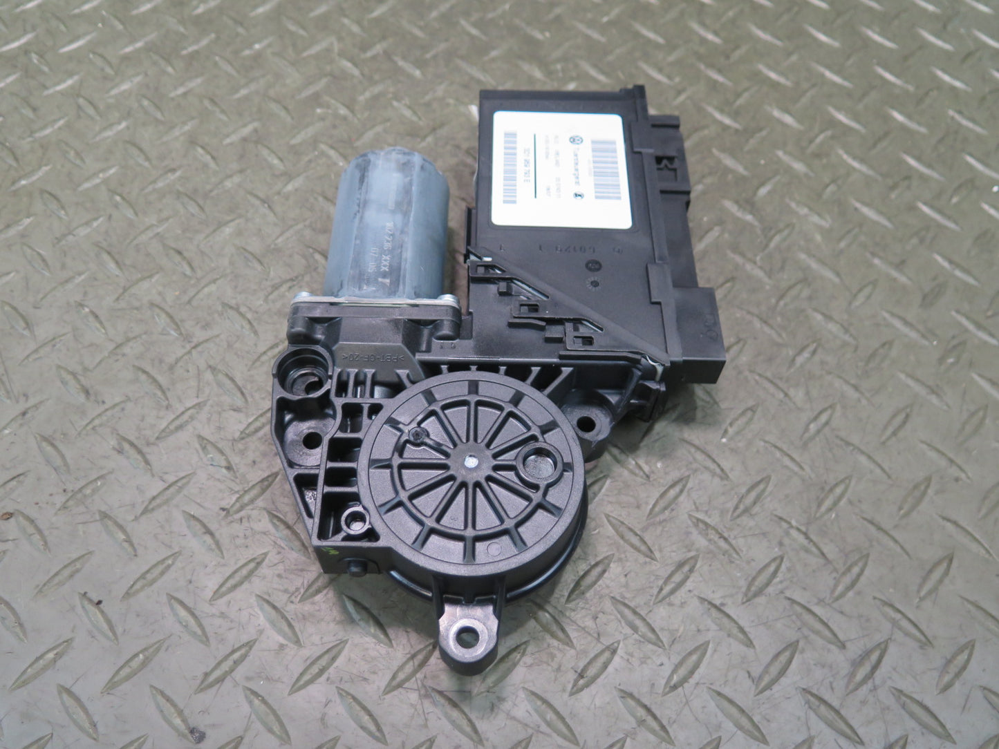 2003-2010 Porsche Cayenne 957 Front Left Door Window Motor 3D1959793E
