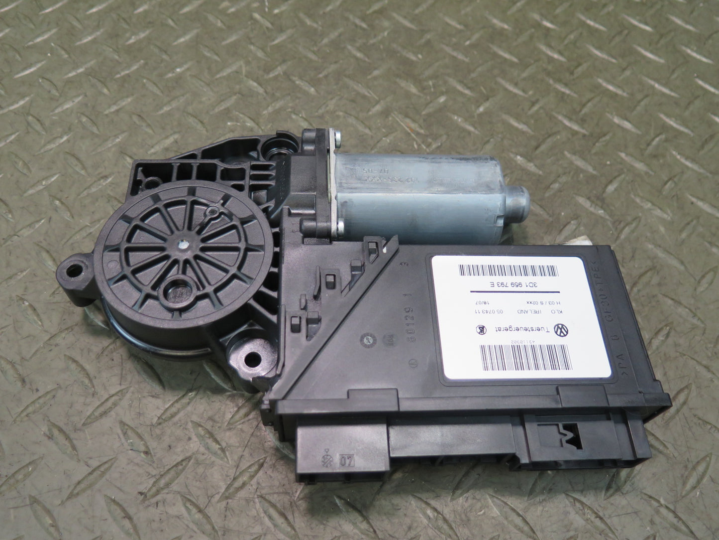 2003-2010 Porsche Cayenne 957 Front Left Door Window Motor 3D1959793E