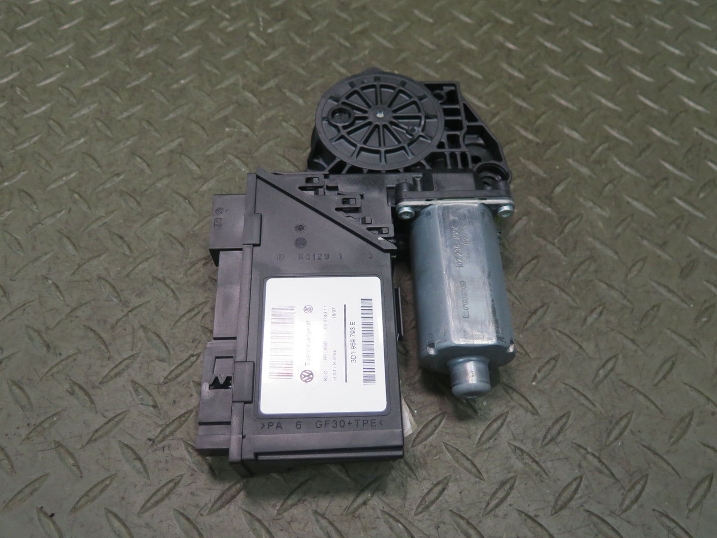 2003-2010 Porsche Cayenne 957 Front Left Door Window Motor 3D1959793E