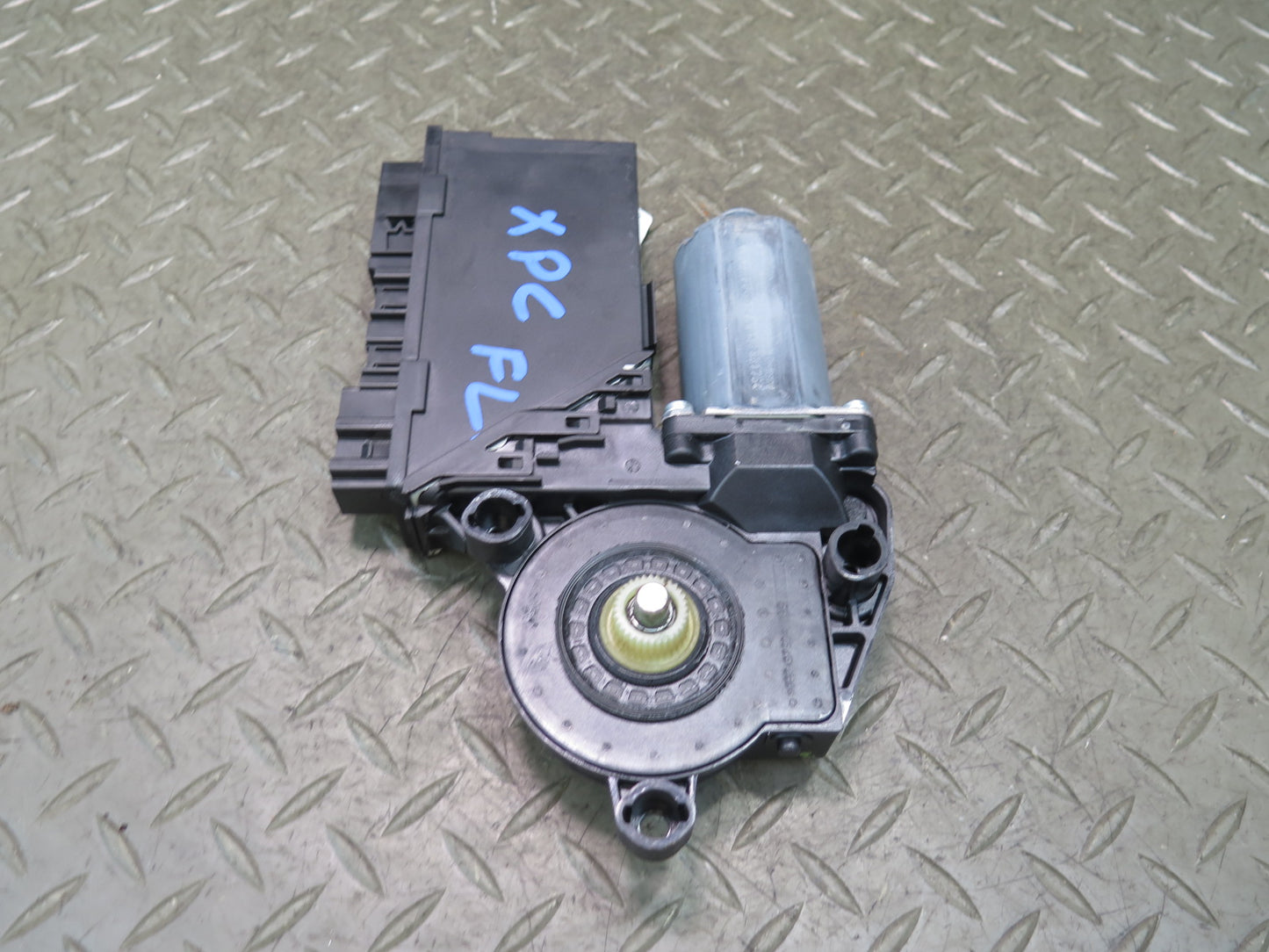 2003-2010 Porsche Cayenne 957 Front Left Door Window Motor 3D1959793E