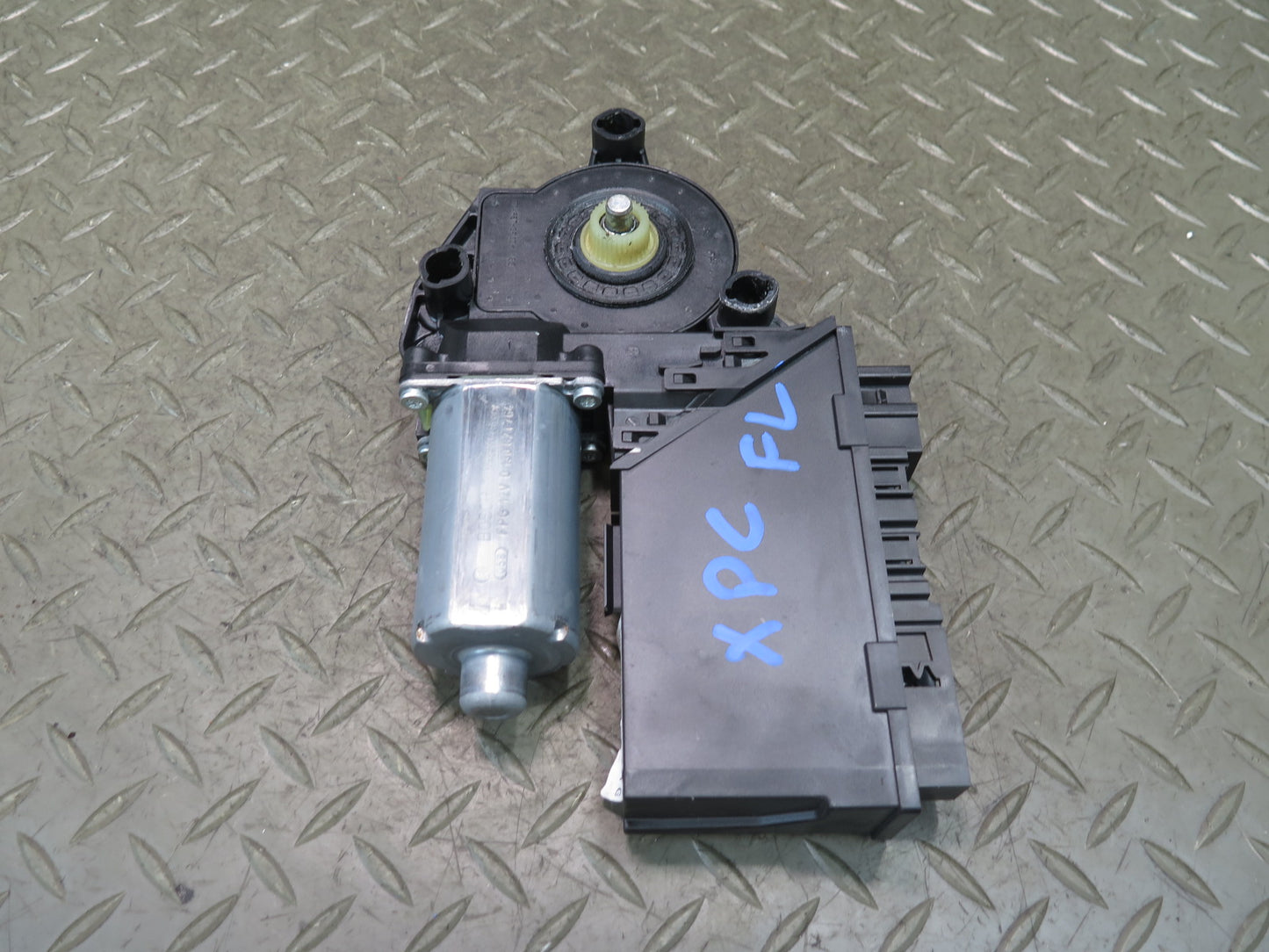 2003-2010 Porsche Cayenne 957 Front Left Door Window Motor 3D1959793E