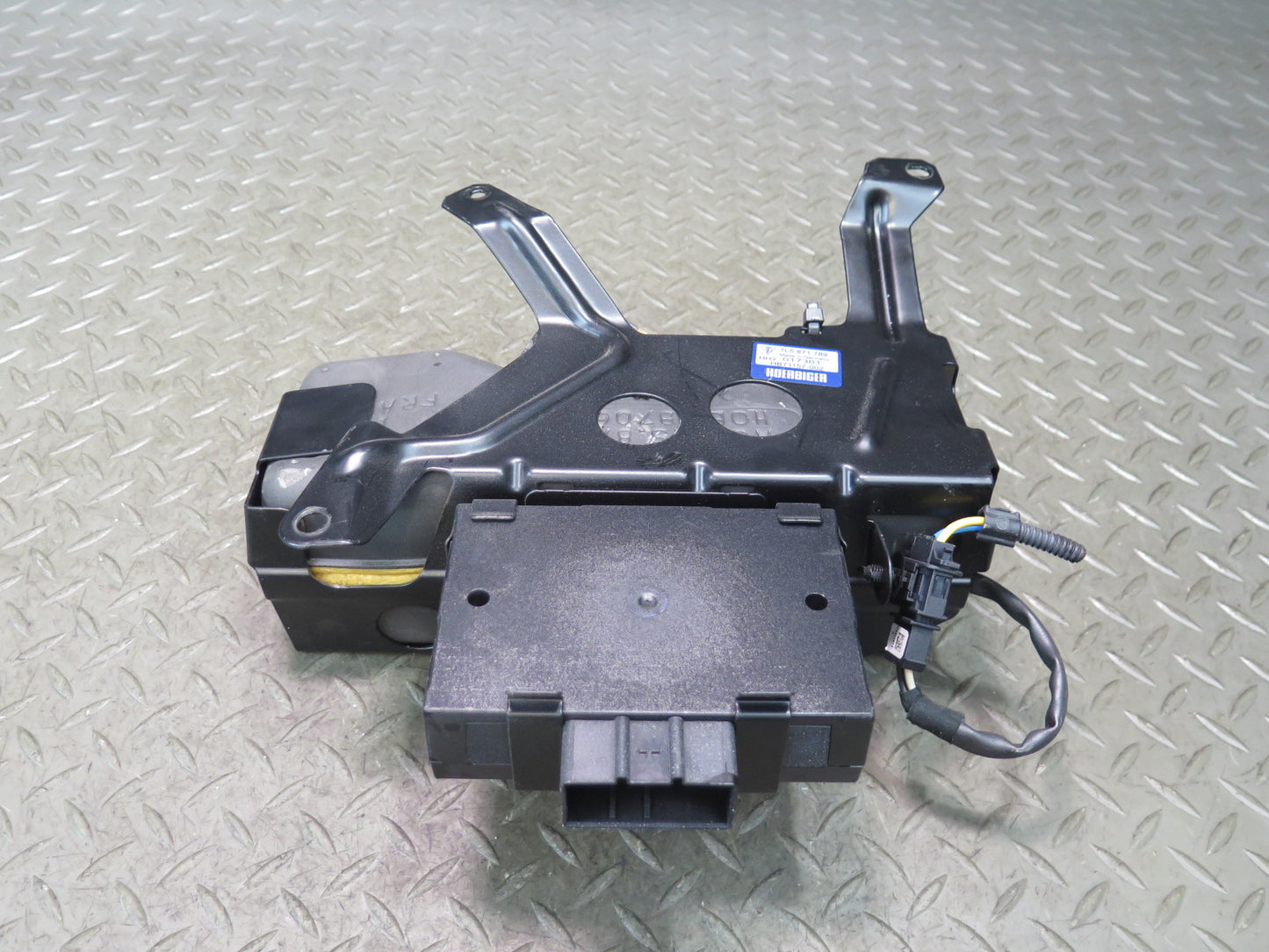 2008-2010 Porsche Cayenne 957 Rear Tailgate Trunk Lid Hydraulic Pump Motor