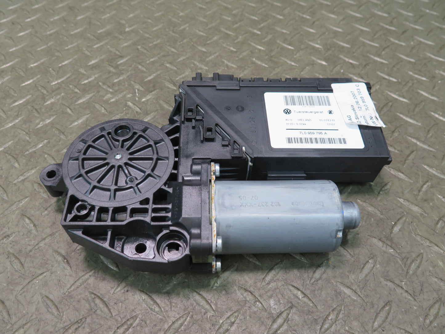 2003-2010 Porsche Cayenne 957 Rear Left Door Window Motor 7L0959795A