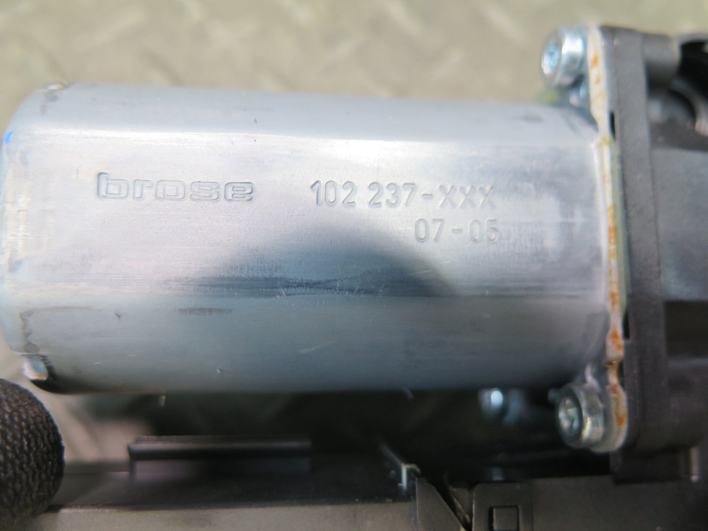 2003-2010 Porsche Cayenne 957 Rear Left Door Window Motor 7L0959795A