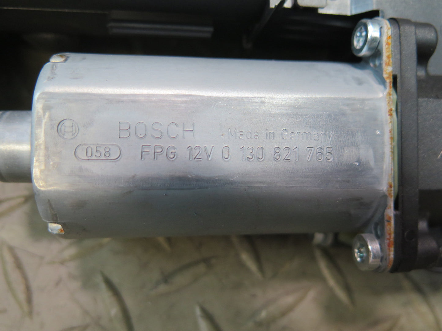 2003-2010 Porsche Cayenne 957 Rear Left Door Window Motor 7L0959795A