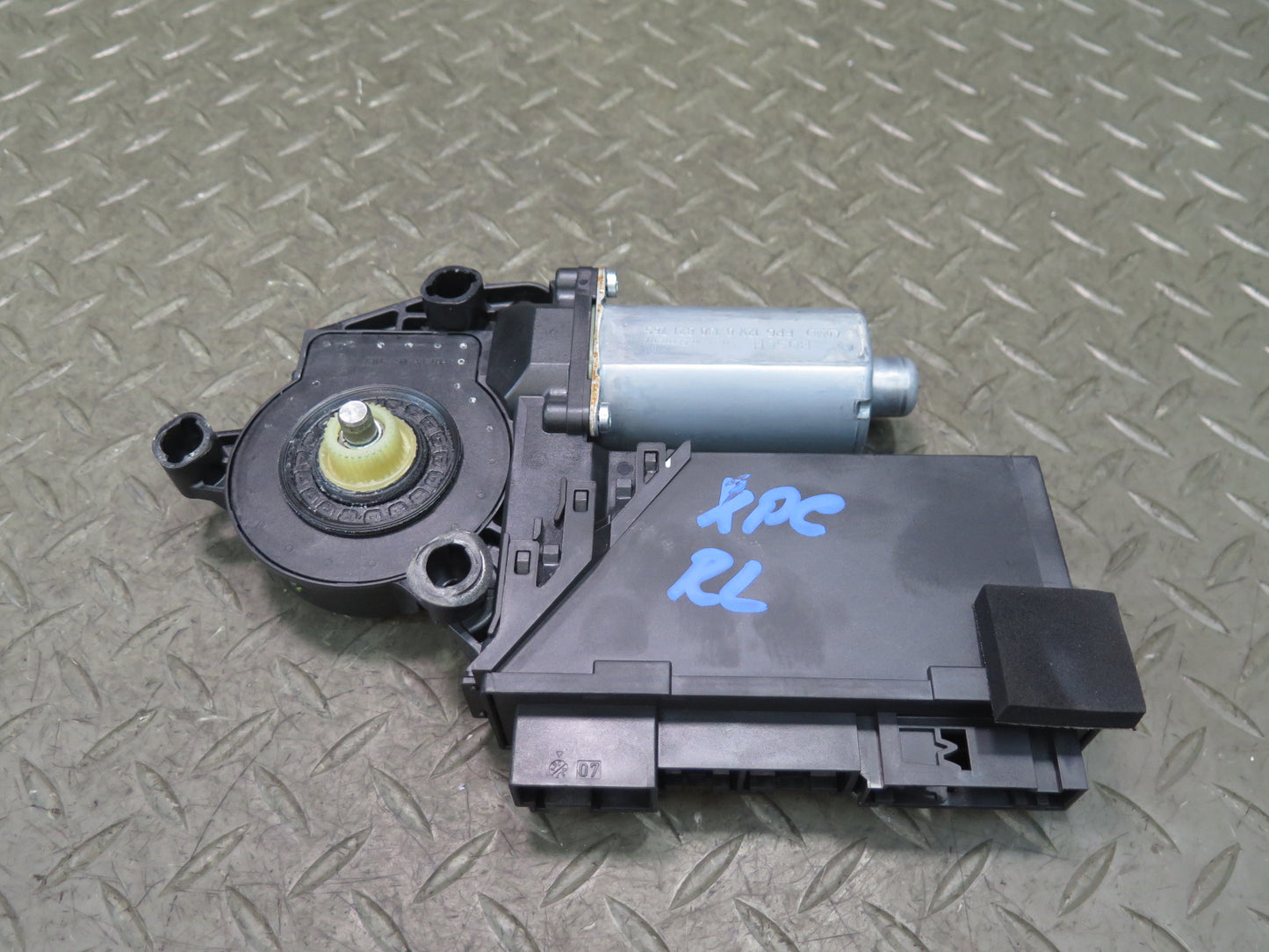 2003-2010 Porsche Cayenne 957 Rear Left Door Window Motor 7L0959795A
