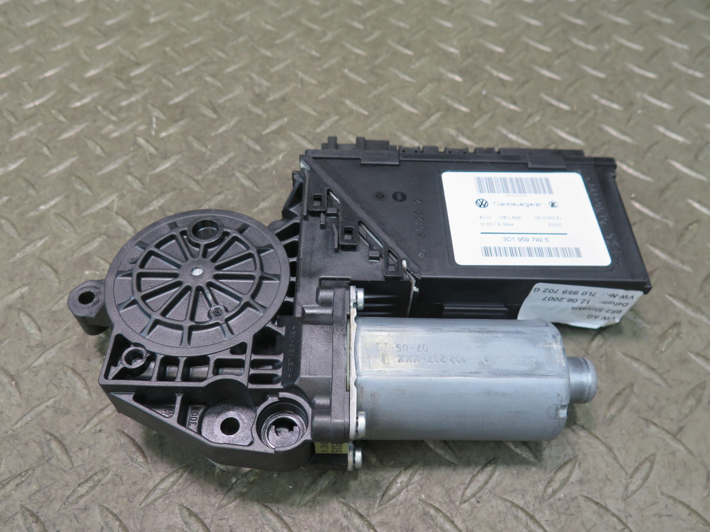 2003-2010 Porsche Cayenne 957 Front Right Door Window Motor 3D1959792E