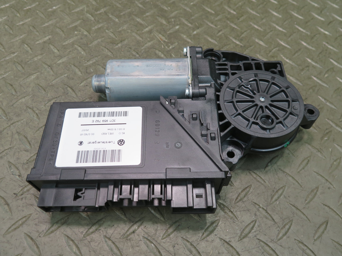 2003-2010 Porsche Cayenne 957 Front Right Door Window Motor 3D1959792E