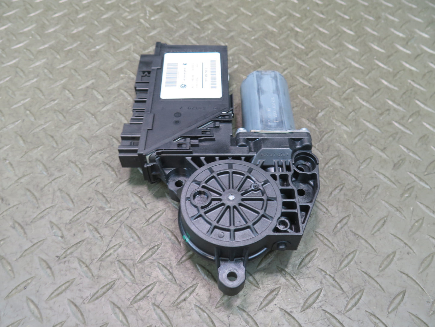 2003-2010 Porsche Cayenne 957 Front Right Door Window Motor 3D1959792E