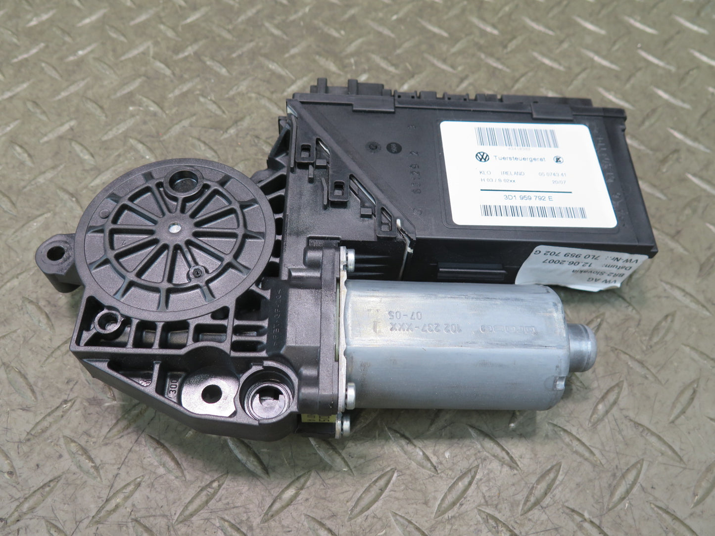 2003-2010 Porsche Cayenne 957 Front Right Door Window Motor 3D1959792E