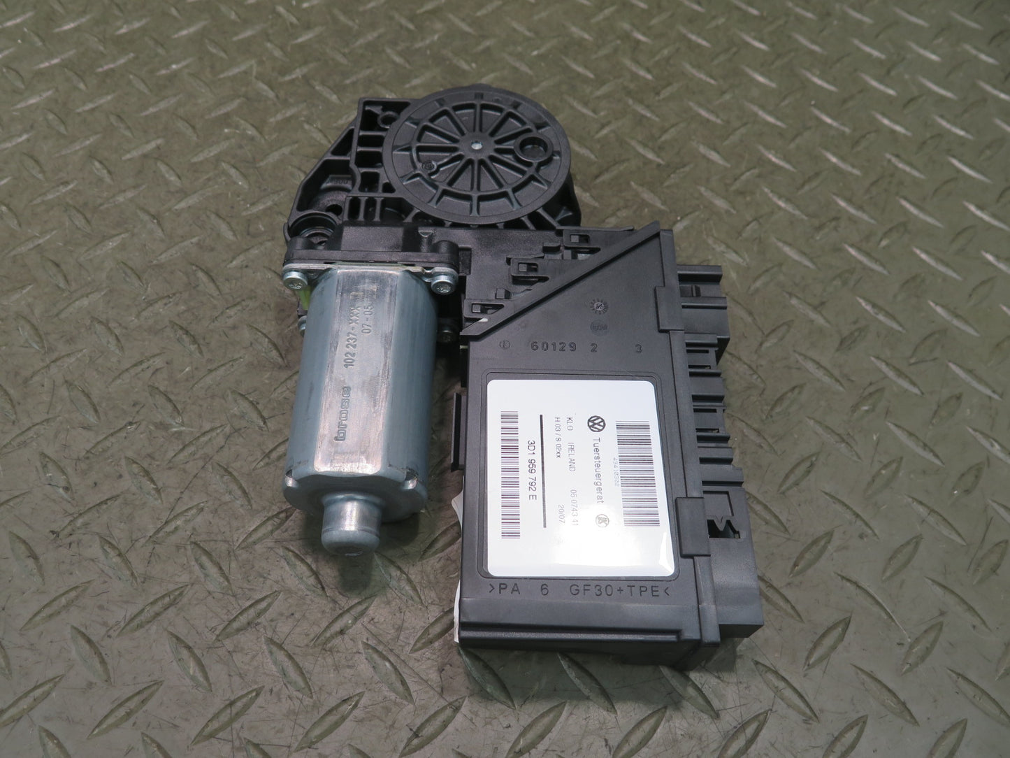 2003-2010 Porsche Cayenne 957 Front Right Door Window Motor 3D1959792E