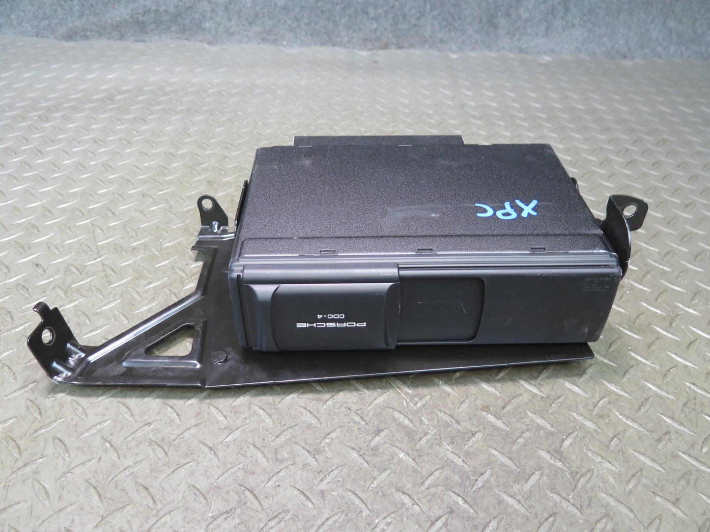 2003-2010 Porsche Cayenne 955 957 CD Changer Player w Magazine 7L5035111D