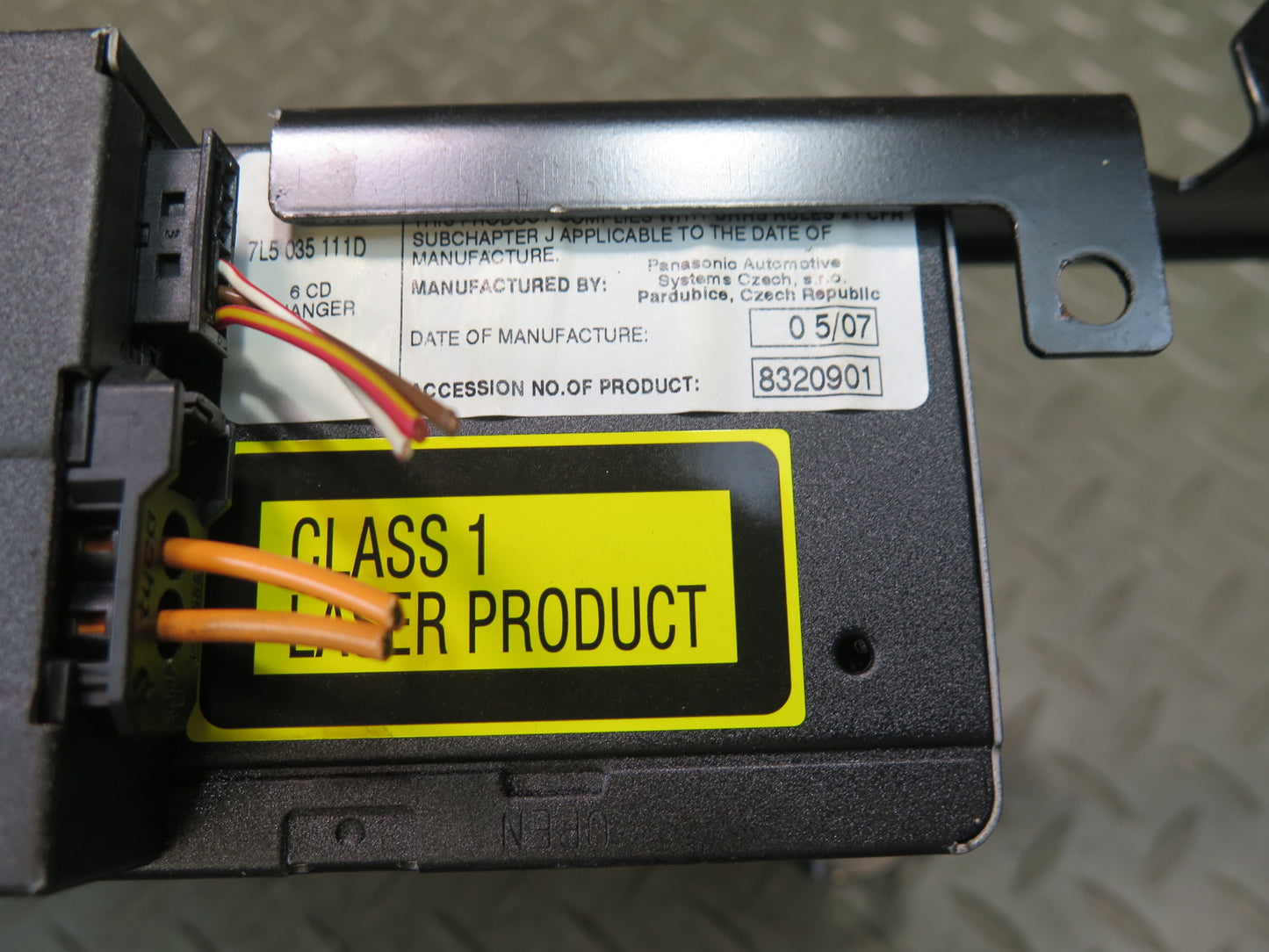 2003-2010 Porsche Cayenne 955 957 CD Changer Player w Magazine 7L5035111D