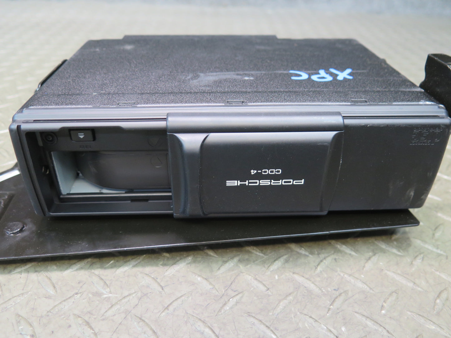 2003-2010 Porsche Cayenne 955 957 CD Changer Player w Magazine 7L5035111D