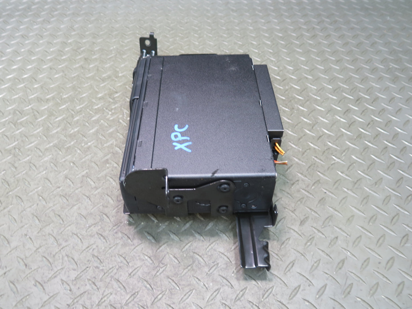 2003-2010 Porsche Cayenne 955 957 CD Changer Player w Magazine 7L5035111D