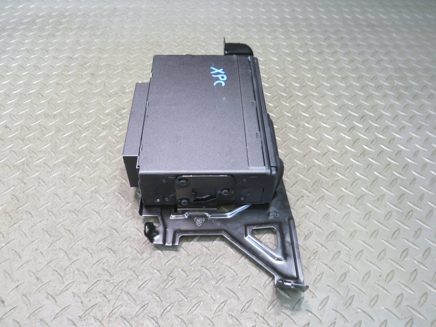2003-2010 Porsche Cayenne 955 957 CD Changer Player w Magazine 7L5035111D