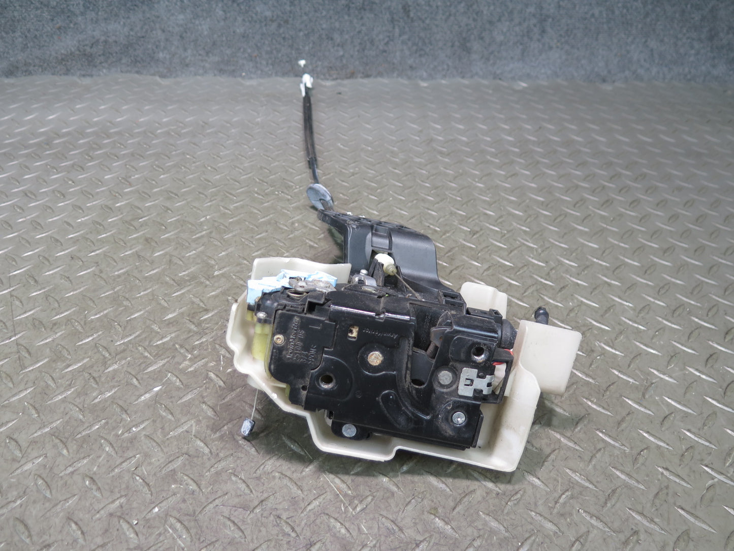 2003-2010 Porsche Cayenne 957 Front Left Door Lock Latch Actuator