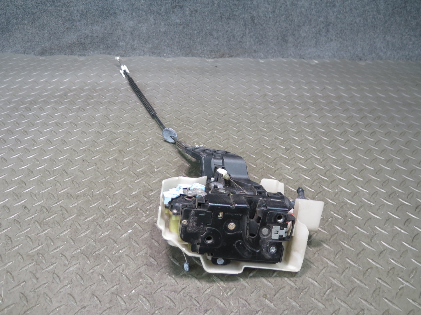 2003-2010 Porsche Cayenne 957 Front Left Door Lock Latch Actuator