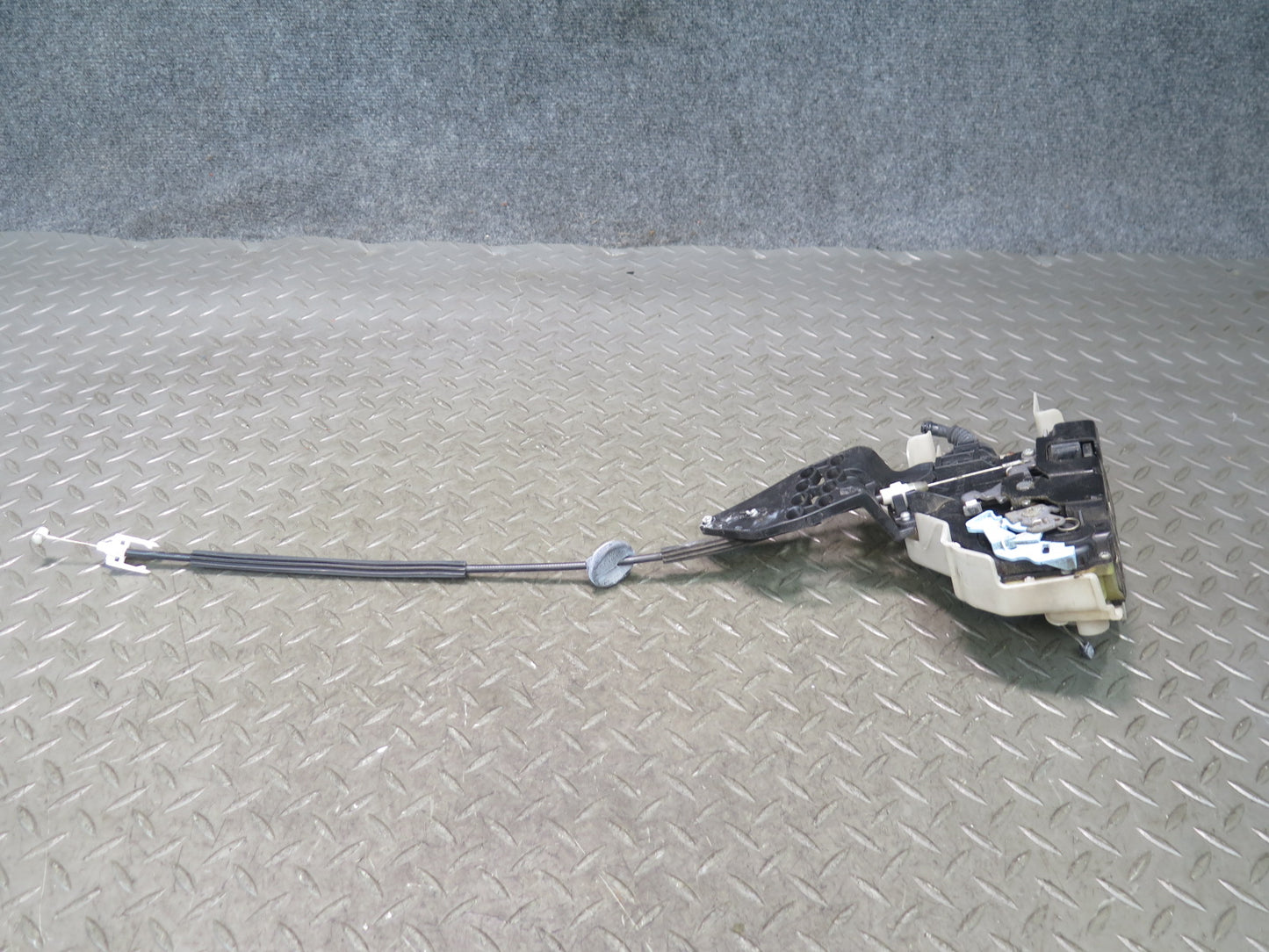 2003-2010 Porsche Cayenne 957 Front Left Door Lock Latch Actuator