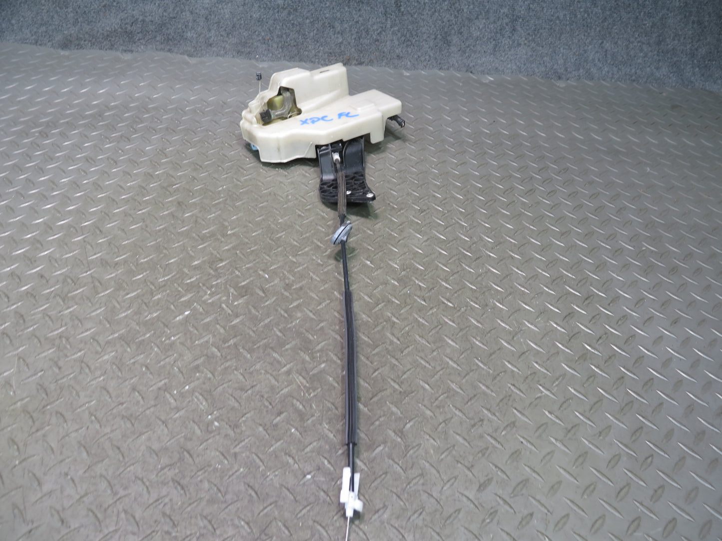 2003-2010 Porsche Cayenne 957 Front Left Door Lock Latch Actuator