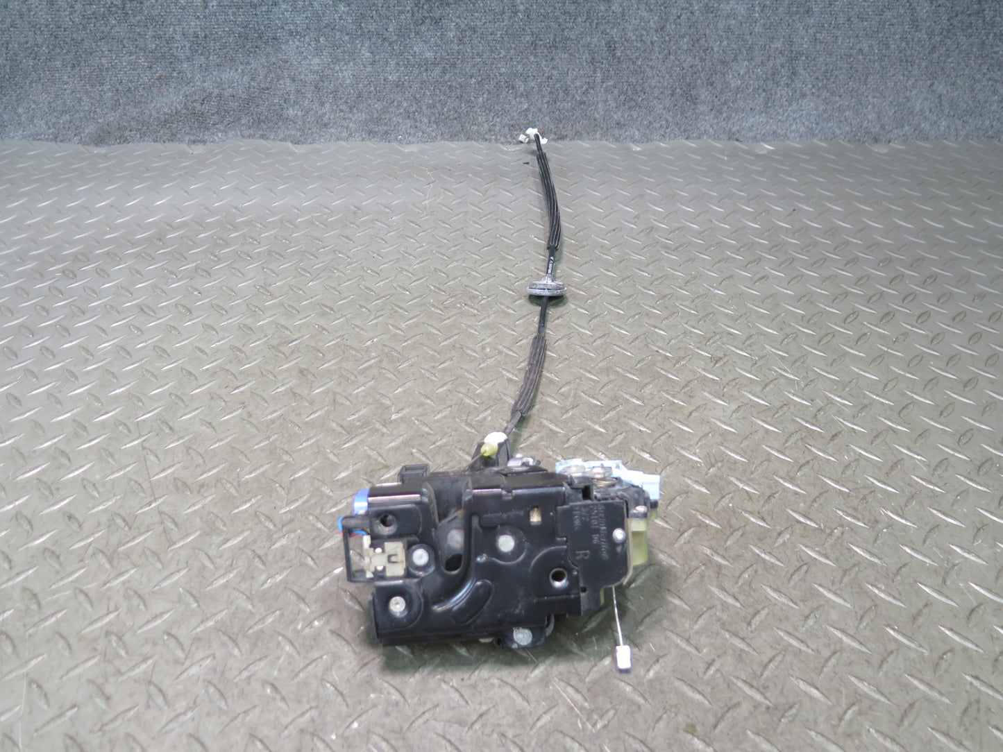 2003-2010 Porsche Cayenne 957 Front Right Door Lock Latch Actuator