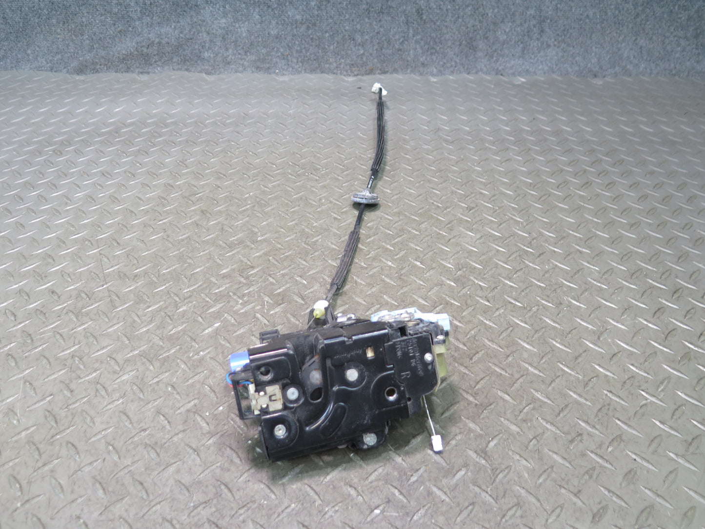2003-2010 Porsche Cayenne 957 Front Right Door Lock Latch Actuator