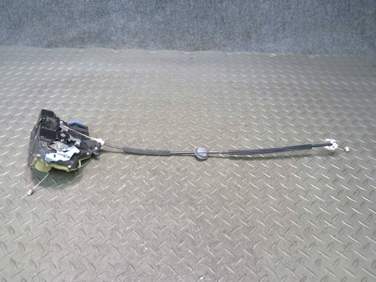 2003-2010 Porsche Cayenne 957 Front Right Door Lock Latch Actuator