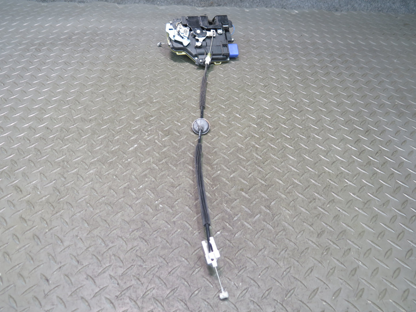 2003-2010 Porsche Cayenne 957 Front Right Door Lock Latch Actuator