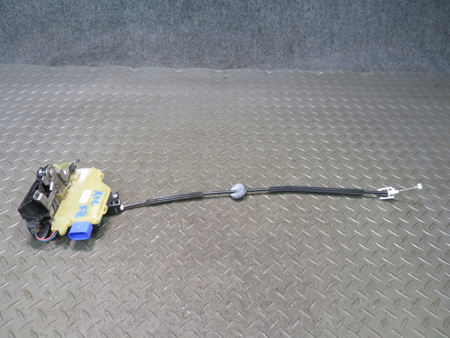 2003-2010 Porsche Cayenne 957 Front Right Door Lock Latch Actuator