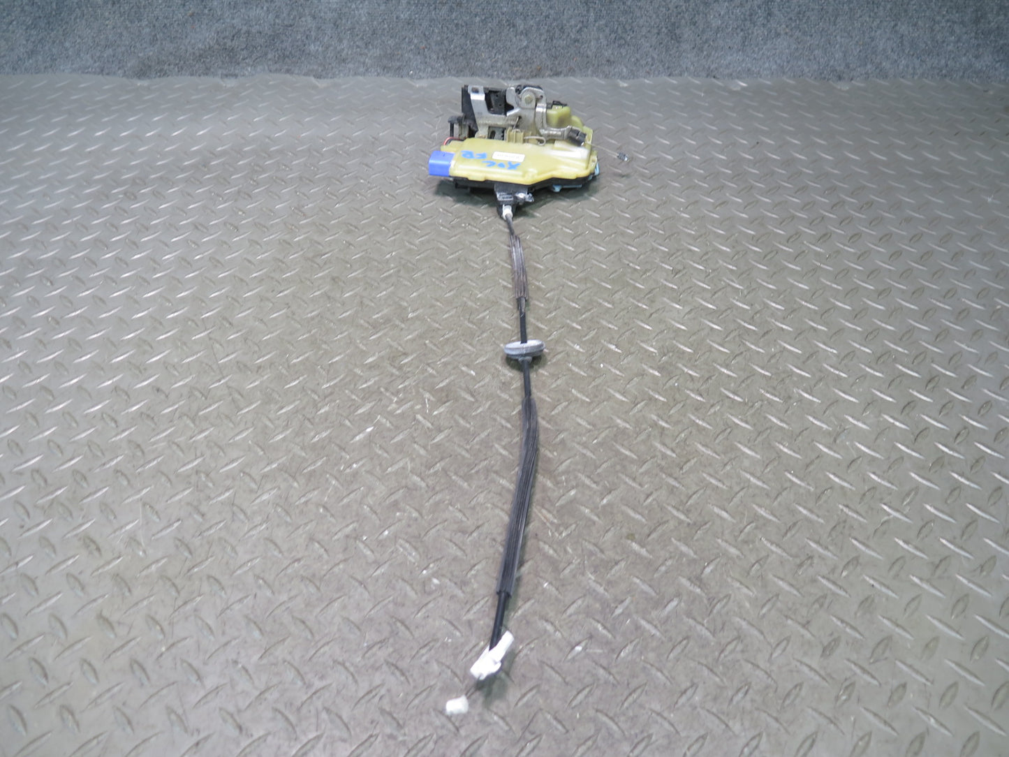 2003-2010 Porsche Cayenne 957 Front Right Door Lock Latch Actuator