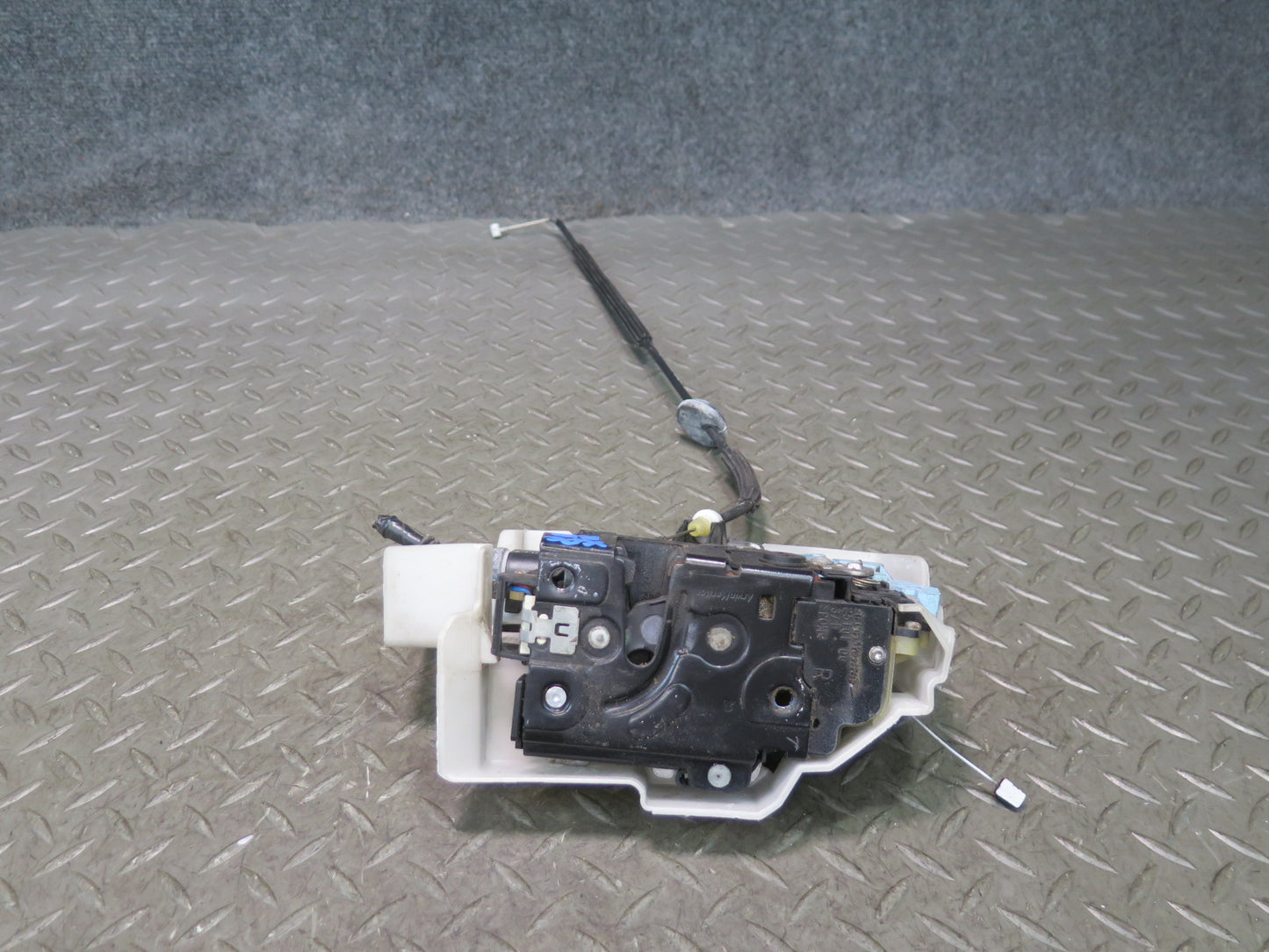 2003-2010 Porsche Cayenne 957 Rear Right Door Lock Latch Actuator