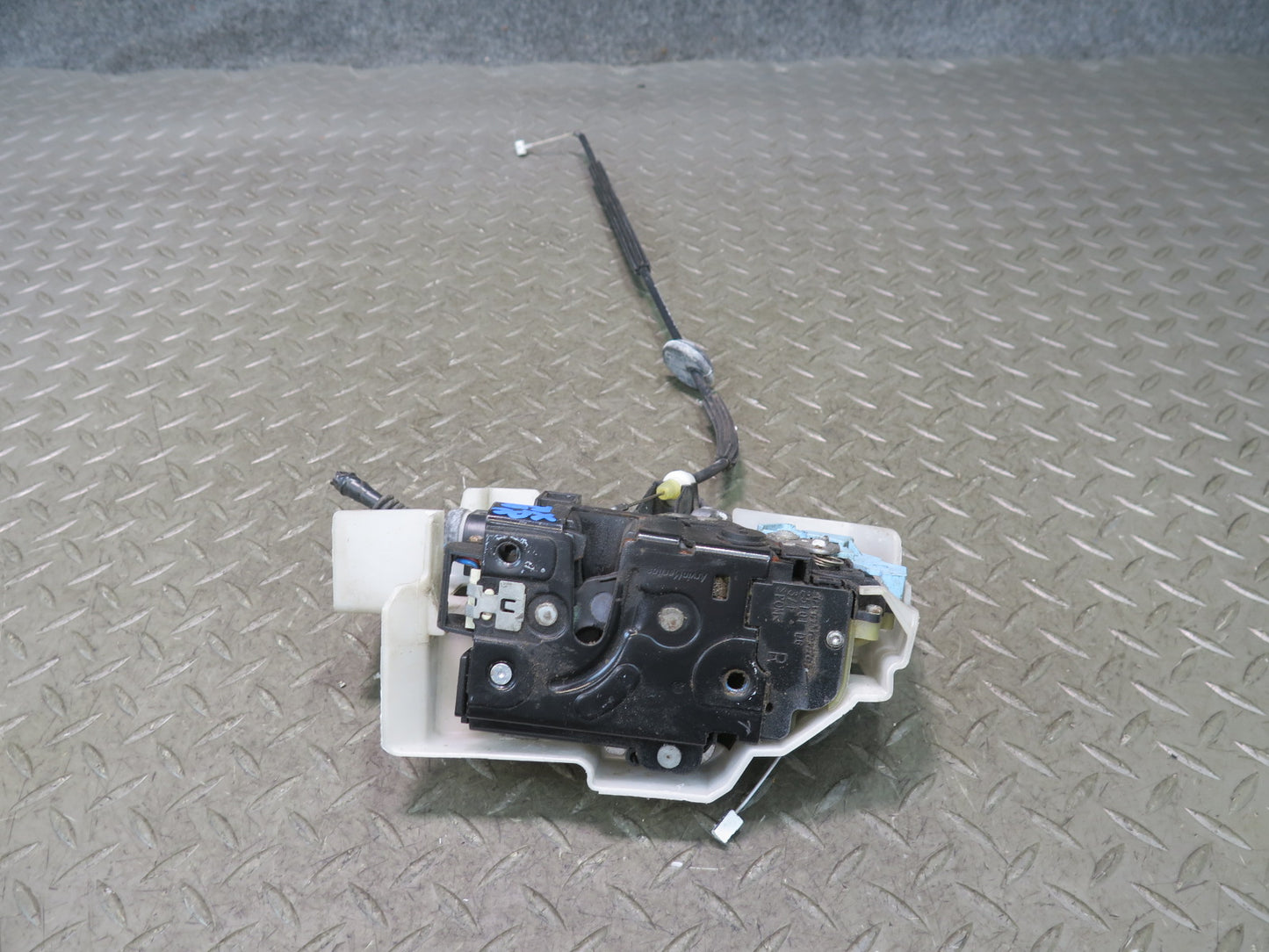 2003-2010 Porsche Cayenne 957 Rear Right Door Lock Latch Actuator